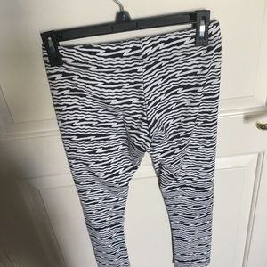 Athletic leggings cropped